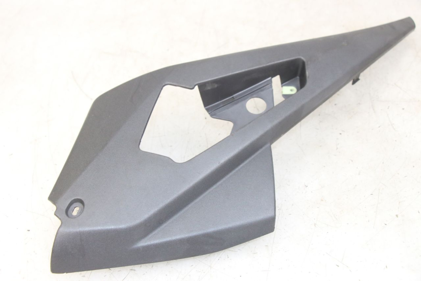 photo de CACHE SOUS SELLE DROIT PEUGEOT GEOPOLIS RS 125 (2007 - 2009)
