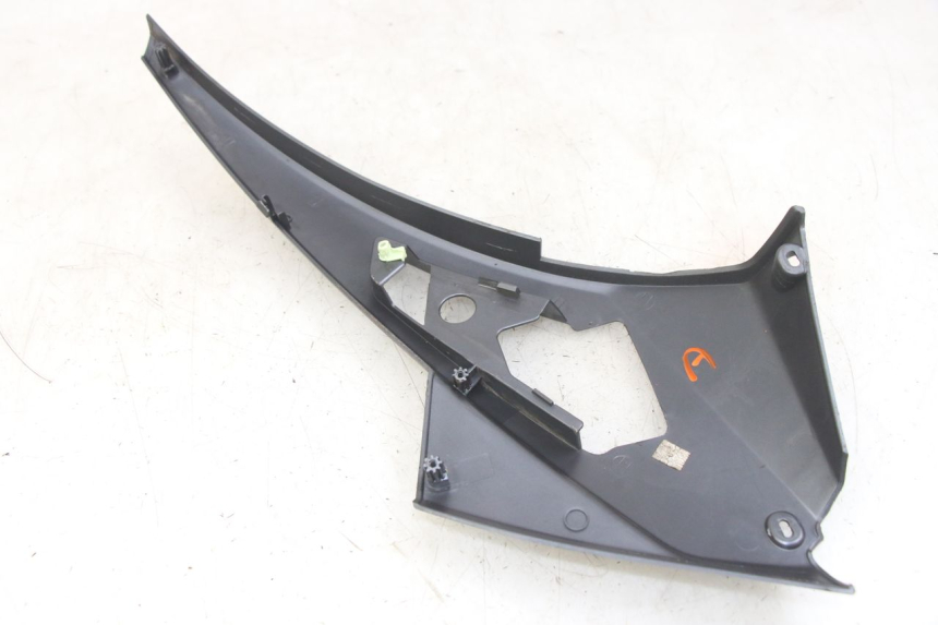 photo de CACHE SOUS SELLE DROIT PEUGEOT GEOPOLIS RS 125 (2007 - 2009)