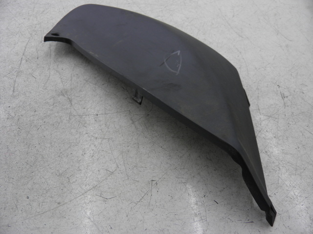 photo de CACHE SOUS SELLE DROIT PIAGGIO FLY 125 (2005 - 2012)