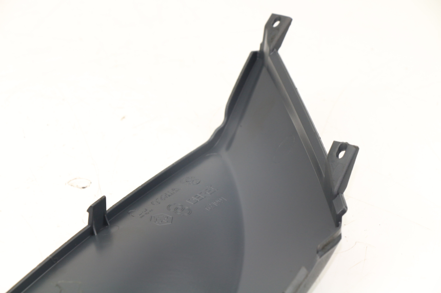 photo de CACHE SOUS SELLE DROIT PIAGGIO FLY 125 (2005 - 2012)