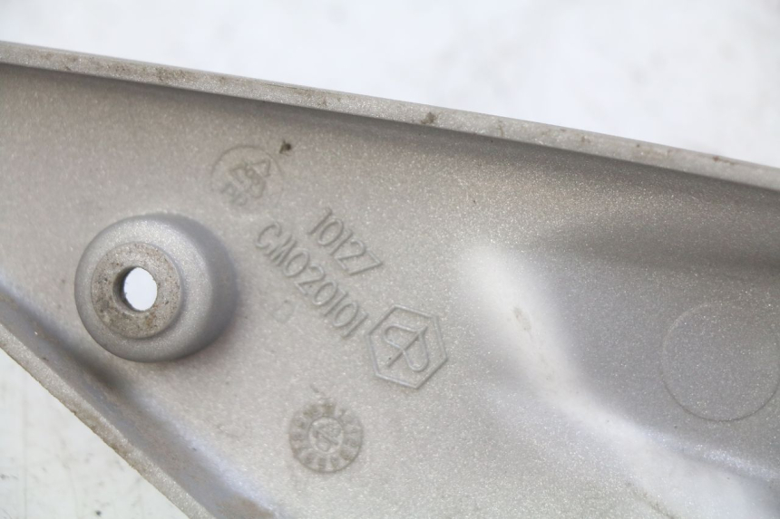 photo de CACHE SOUS SELLE DROIT PIAGGIO LIBERTY 4T 50 (2004 - 2008)