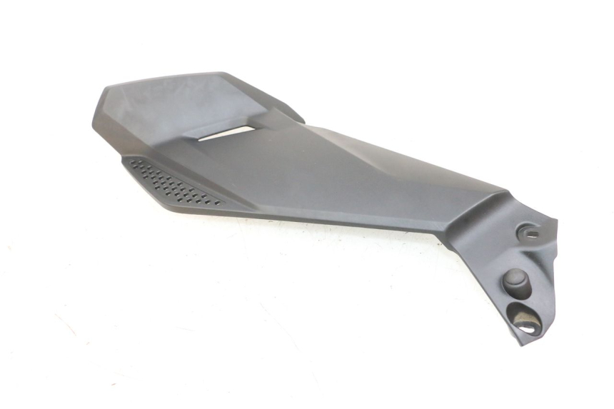 photo de CACHE SOUS SELLE DROIT BMW R GS 1250 (2021 - 2024) - Gros plan technique