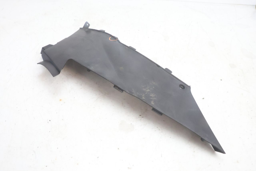 photo de CACHE SOUS SELLE DROIT DAELIM S2 125 (2006 - 2007) - Points de fixation