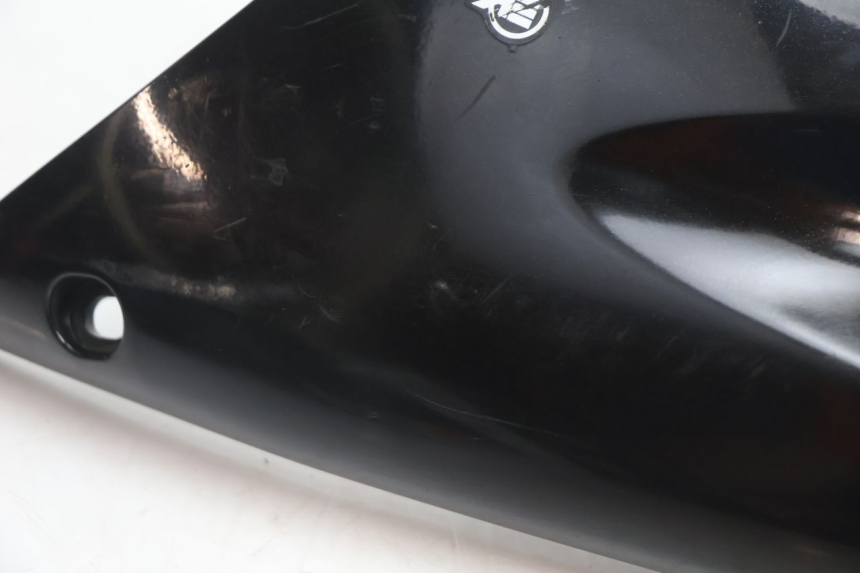photo de CACHE SOUS SELLE DROIT PEUGEOT SPEEDFIGHT 2 AC 50 (2000 - 2009) - Détail de la pièce