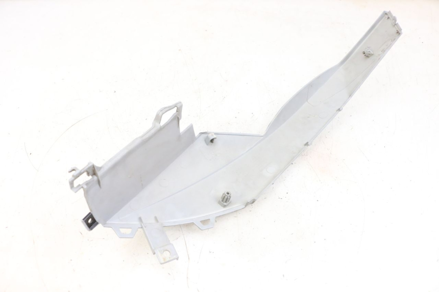 photo de CACHE SOUS SELLE DROIT PEUGEOT SPEEDFIGHT 4 4T EFI 50 (2021 - 2025) - Points de fixation