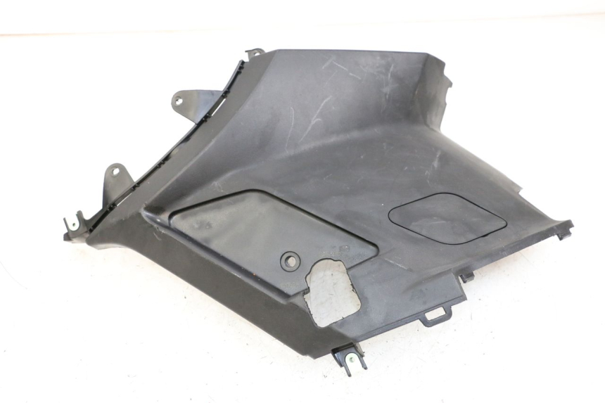 photo de CACHE SOUS SELLE DROIT PEUGEOT STREETZONE 2T 50 (2014 - 2019)