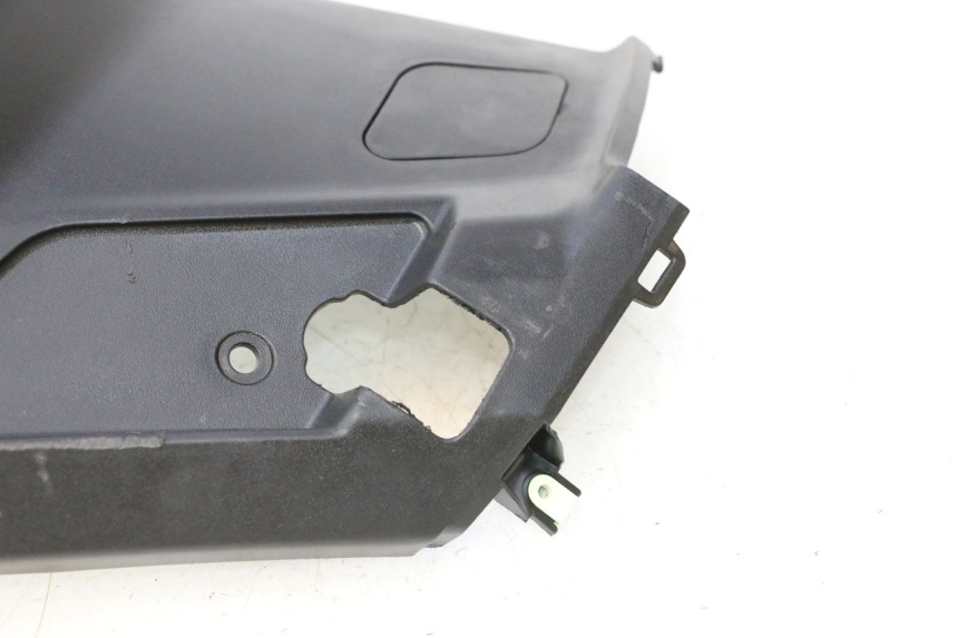 photo de CACHE SOUS SELLE DROIT PEUGEOT STREETZONE NAKED 2T 50 (2014 - 2018) - Points de fixation