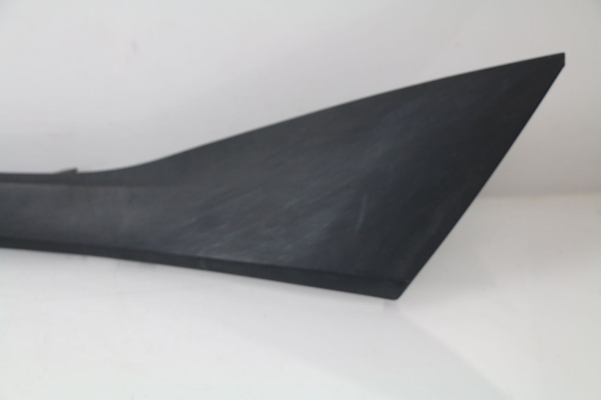 photo de CACHE SOUS SELLE DROIT SUZUKI AN BURGMAN 400 (2006 - 2010)