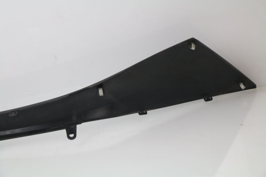photo de CACHE SOUS SELLE DROIT SUZUKI AN BURGMAN 400 (2006 - 2010)