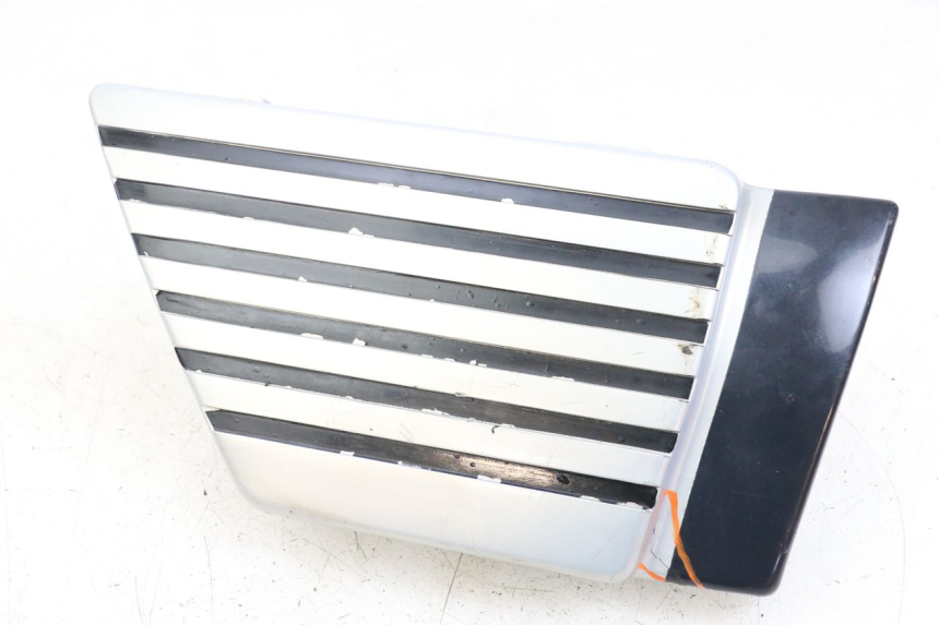 photo de CACHE SOUS SELLE DROIT SUZUKI GSX E 250 (1982 - 1983)