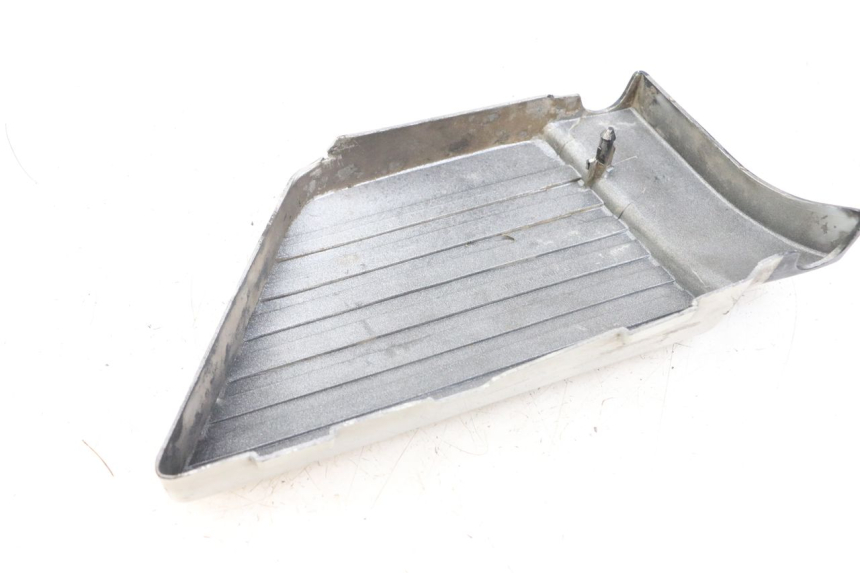 photo de CACHE SOUS SELLE DROIT SUZUKI GSX E 250 (1982 - 1983)