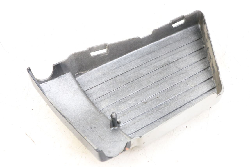 photo de CACHE SOUS SELLE DROIT SUZUKI GSX E 250 (1982 - 1983)