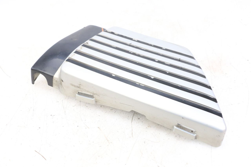 photo de CACHE SOUS SELLE DROIT SUZUKI GSX E 250 (1982 - 1983)