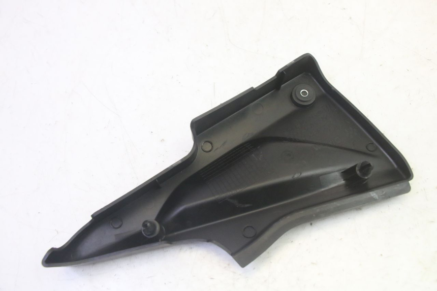 photo de CACHE SOUS SELLE DROIT DAELIM VJ ROADWIN FI 125 (2008 - 2017) - Autre angle de vue