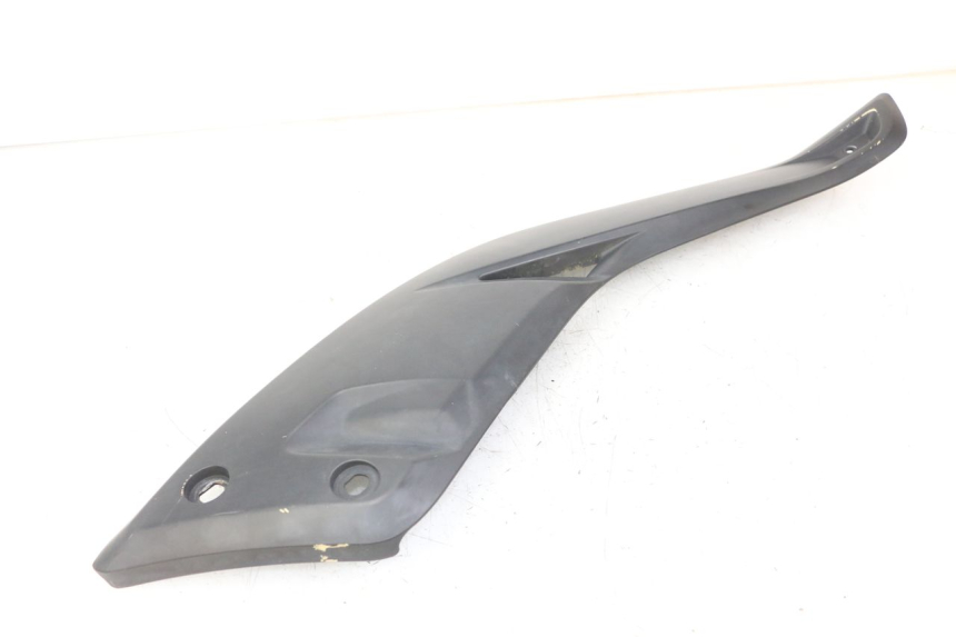 photo de CACHE SOUS SELLE DROIT YAMAHA X-MAX XMAX ABS 250 (2010 - 2012) - Détail de la pièce