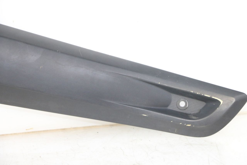 photo de CACHE SOUS SELLE DROIT YAMAHA X-MAX XMAX ABS 250 (2010 - 2012) - Détails caractéristiques