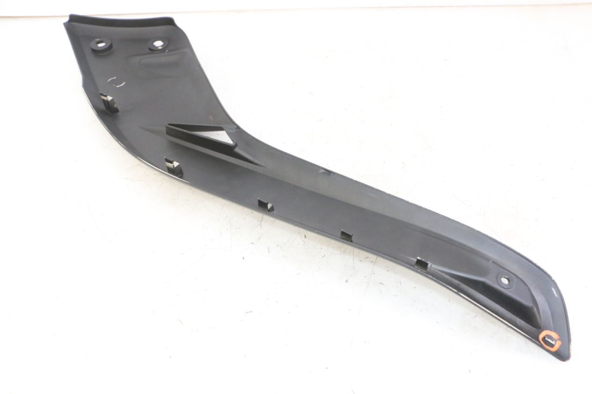 photo de CACHE SOUS SELLE DROIT YAMAHA X-MAX XMAX 125 (2010 - 2014)