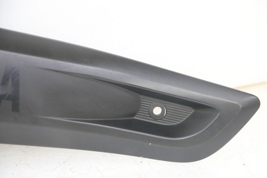 photo de CACHE SOUS SELLE DROIT YAMAHA X-MAX XMAX 125 (2010 - 2014)