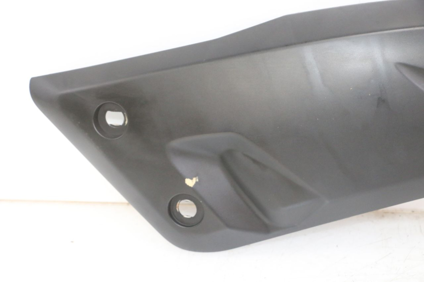 photo de CACHE SOUS SELLE DROIT YAMAHA X-MAX XMAX 125 (2010 - 2014)