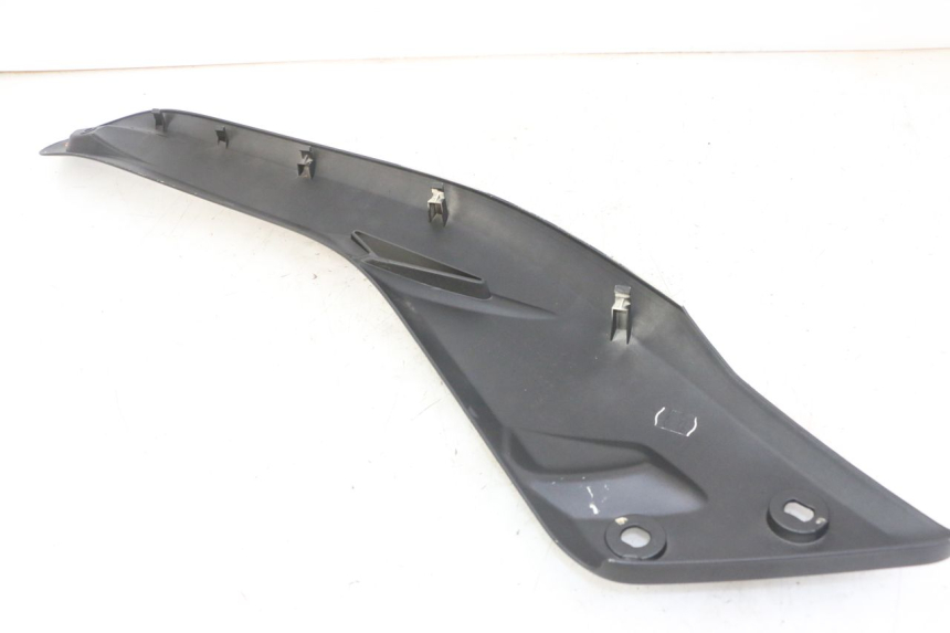 photo de CACHE SOUS SELLE DROIT YAMAHA X-MAX XMAX 125 (2010 - 2014)
