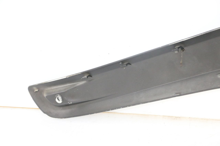 photo de CACHE SOUS SELLE DROIT YAMAHA X-MAX XMAX 125 (2010 - 2014)