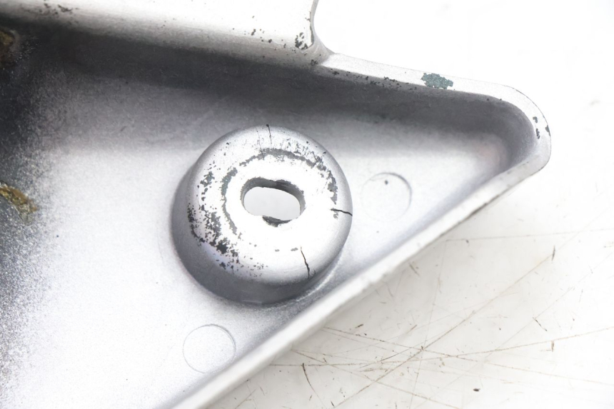 photo de CACHE SOUS SELLE DROIT YAMAHA XJR 1300 (1998 - 2002) - Marquages et références
