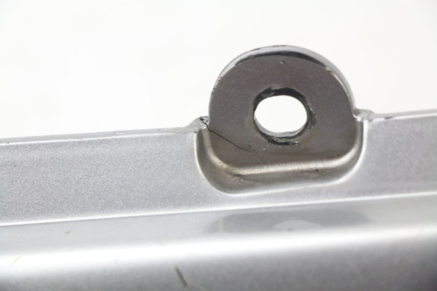 photo de CACHE SOUS SELLE DROIT HONDA XLV TRANSALP 650 (2005 - 2007) - Gros plan technique