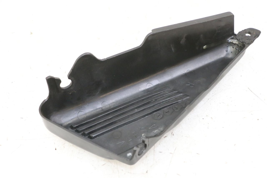 photo de CACHE SOUS SELLE DROIT YAMAHA FZS FAZER 600 (2001 - 2003)