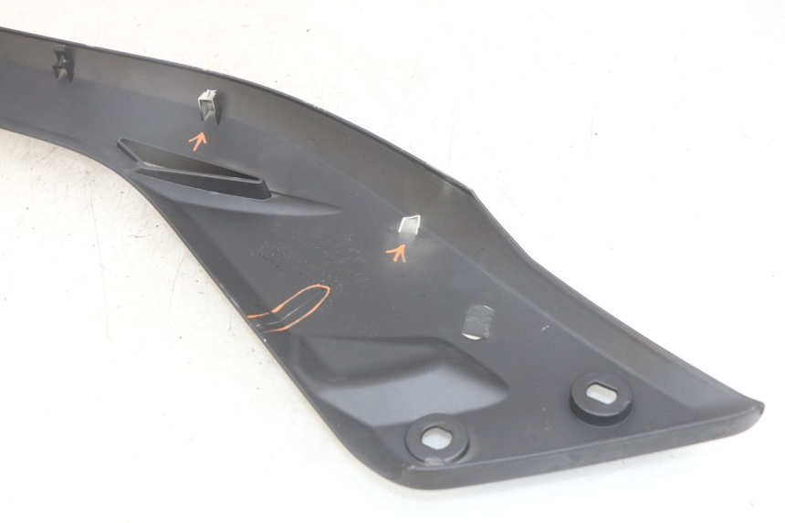 photo de CACHE SOUS SELLE DROIT YAMAHA X-MAX XMAX 125 (2010 - 2014)