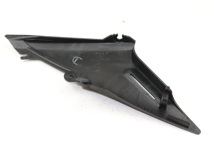 photo de CACHE SOUS SELLE DROIT YAMAHA XJS DIVERSION 600 (2000 - 2003)