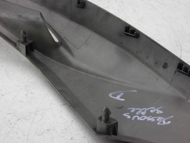 photo de CACHE SOUS SELLE DROIT YAMAHA XP T-MAX TMAX 500 (2004 - 2007)