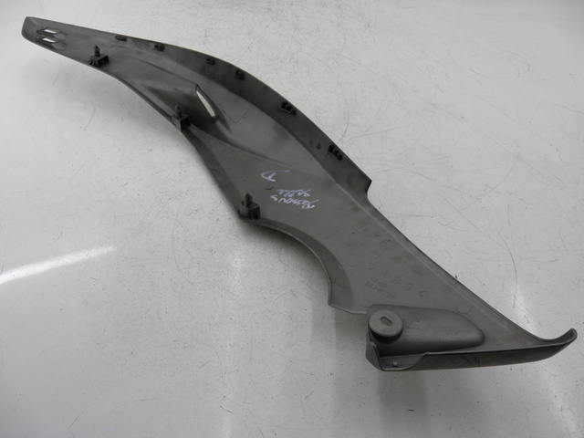 photo de CACHE SOUS SELLE DROIT YAMAHA XP T-MAX TMAX 500 (2004 - 2007)