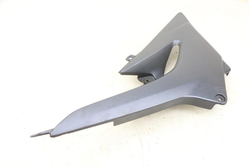 photo de CACHE SOUS SELLE DROIT KAWASAKI ZR 7 750 (1999 - 2001) - Zoom état d’usage