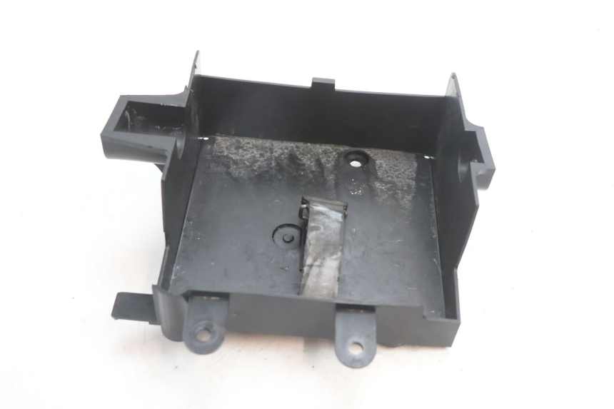 photo de CACHE SOUS SELLE YAMAHA FJR 1300 (2001 - 2005) - Détail de la pièce