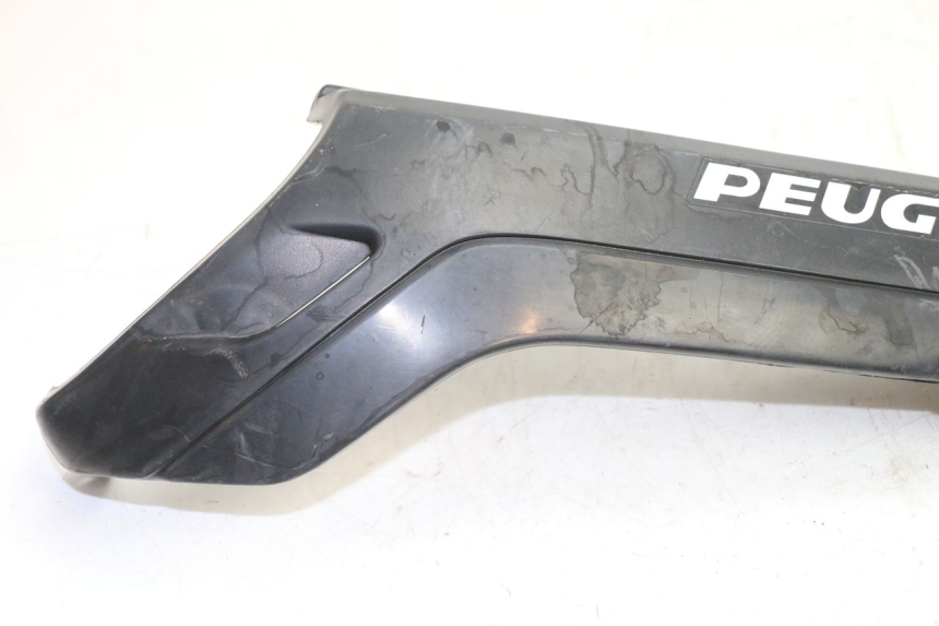 photo de CACHE SOUS SELLE GAUCHE PEUGEOT 103 SPX CLIP 50 (1989 - 1992) - Détail de la pièce