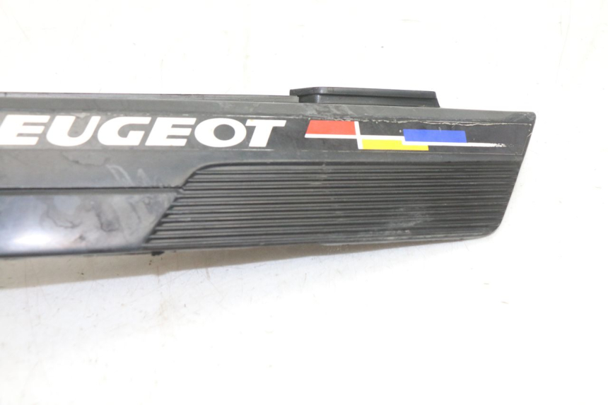 photo de CACHE SOUS SELLE GAUCHE PEUGEOT 103 SPX CLIP 50 (1989 - 1992) - Zoom état d’usage