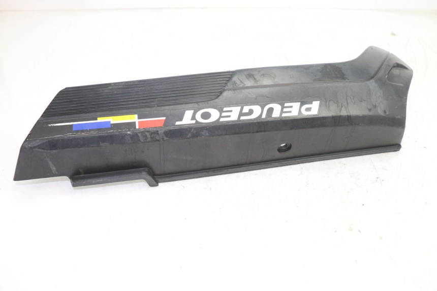 photo de CACHE SOUS SELLE GAUCHE PEUGEOT 103 SPX CLIP 50 (1989 - 1992) - Gros plan technique