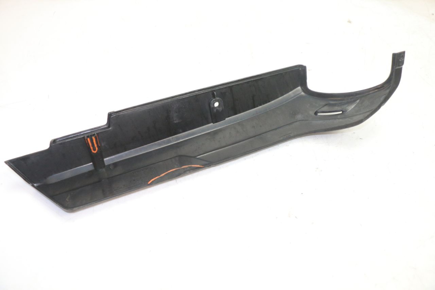 photo de CACHE SOUS SELLE GAUCHE PEUGEOT 103 SPX CLIP 50 (1989 - 1992) - Vue d’ensemble