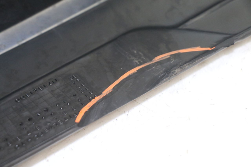 photo de CACHE SOUS SELLE GAUCHE PEUGEOT 103 SPX CLIP 50 (1989 - 1992) - Pièce contrôlée