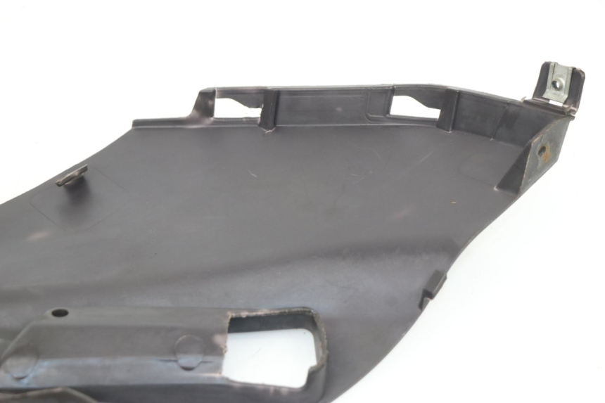 photo de CACHE SOUS SELLE GAUCHE APRILIA SPORT CITY SPORTCITY 125 (2005 - 2008)