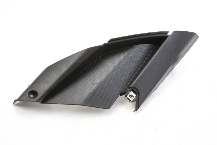 photo de CACHE SOUS SELLE GAUCHE APRILIA SR R 2T LC 50 (2018 - 2021)