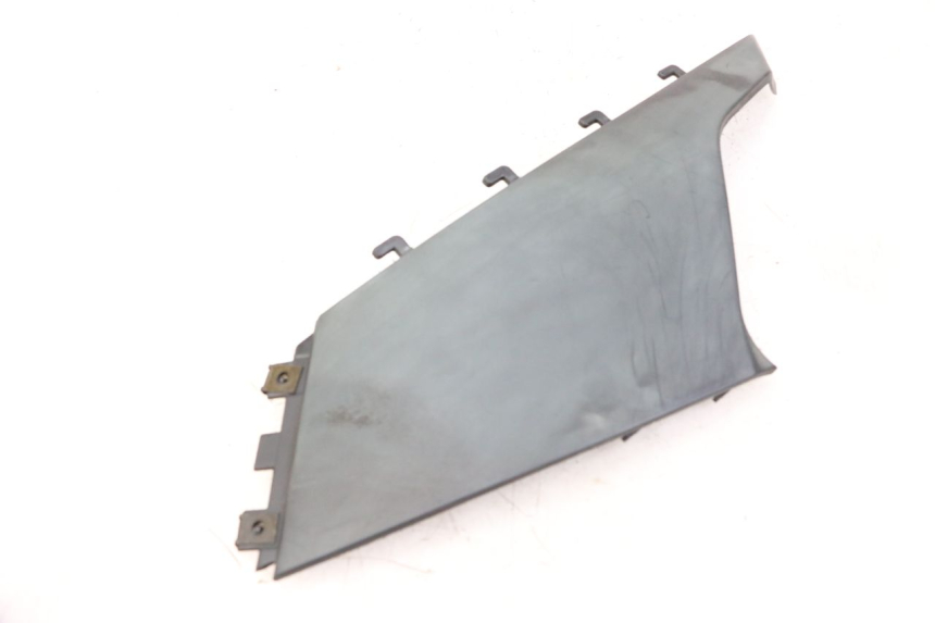 photo de CACHE SOUS SELLE GAUCHE BMW C1 125 (2000 - 2003)