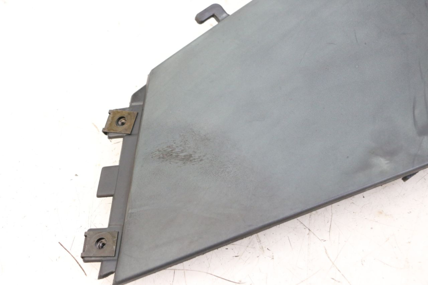 photo de CACHE SOUS SELLE GAUCHE BMW C1 125 (2000 - 2003)