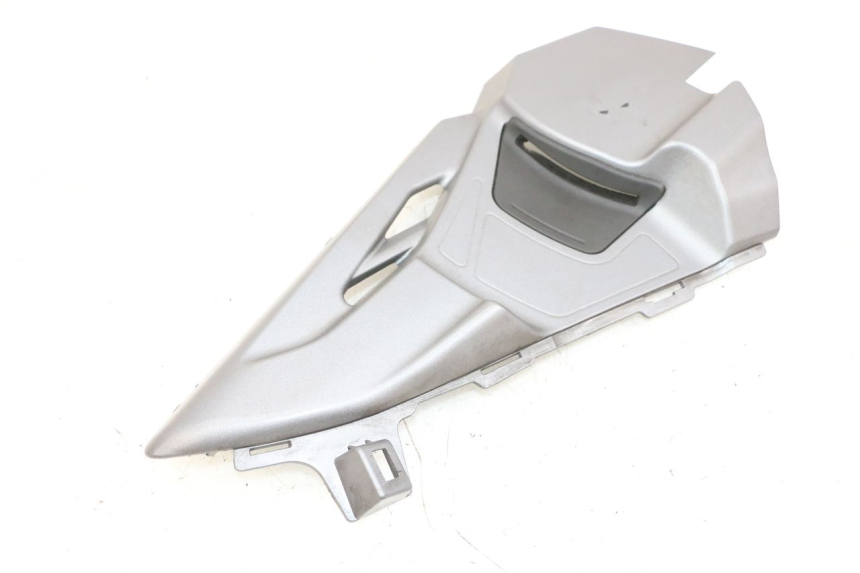 photo de CACHE SOUS SELLE GAUCHE SUZUKI BURGMAN 650 (2013 - 2020)