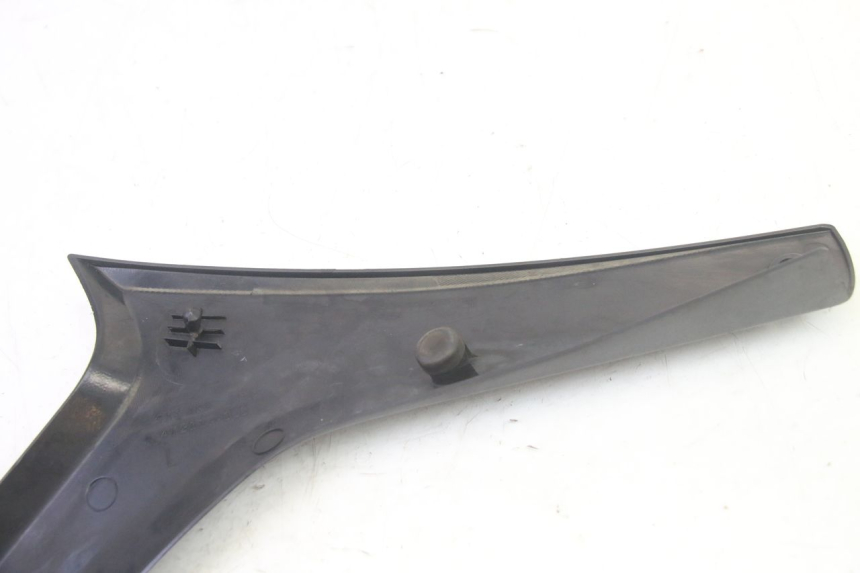 photo de CACHE SOUS SELLE GAUCHE SUZUKI DL V STROM 1000 (2002 - 2007) - Points de fixation