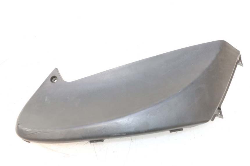 photo de CACHE SOUS SELLE GAUCHE PIAGGIO FLY 2T 50 (2004 - 2017) - Détail de la pièce