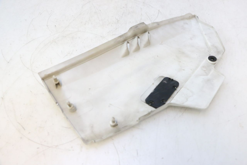 photo de CACHE SOUS SELLE GAUCHE KAWASAKI GPX F ZX750F 750 (1986 - 1990) - Marquages et références