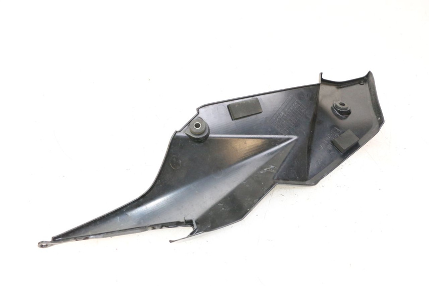 photo de CACHE SOUS SELLE GAUCHE SUZUKI GSR 750 (2011 - 2017)