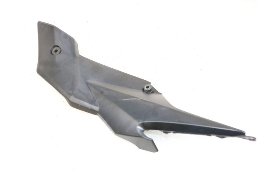 photo de CACHE SOUS SELLE GAUCHE SUZUKI GSR 750 (2011 - 2017)