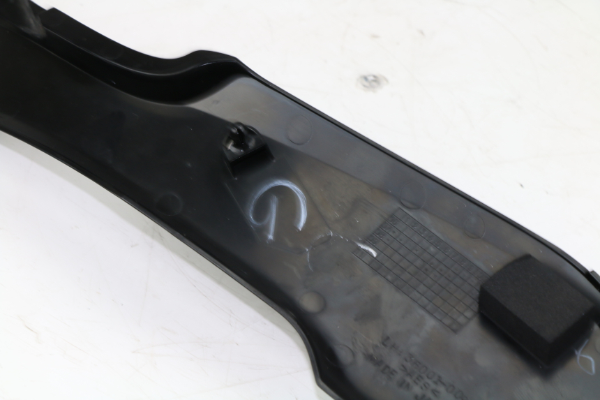photo de CACHE SOUS SELLE GAUCHE KAWASAKI VERSYS ABS 650 (2006 - 2010)